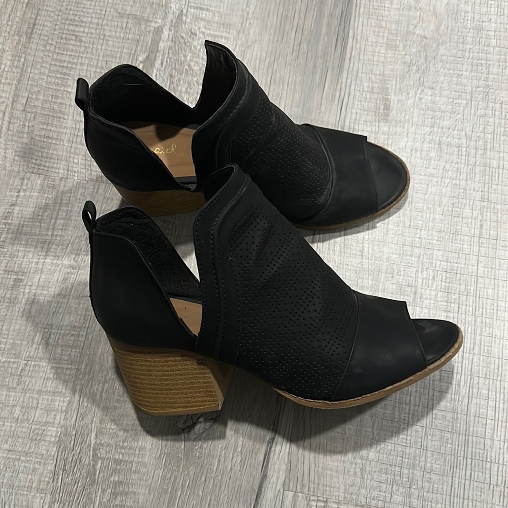 Qupid open toe bootie
